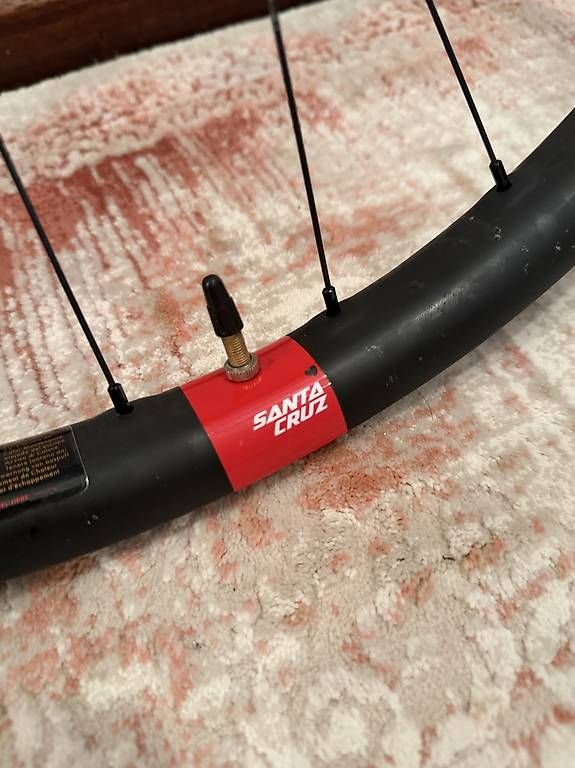 Pneus & Kompletträder: Reserve DH Mullet 29/27.5 i9 Carbon – Gebraucht aus Arosio von Bike-Nature-Velo 1