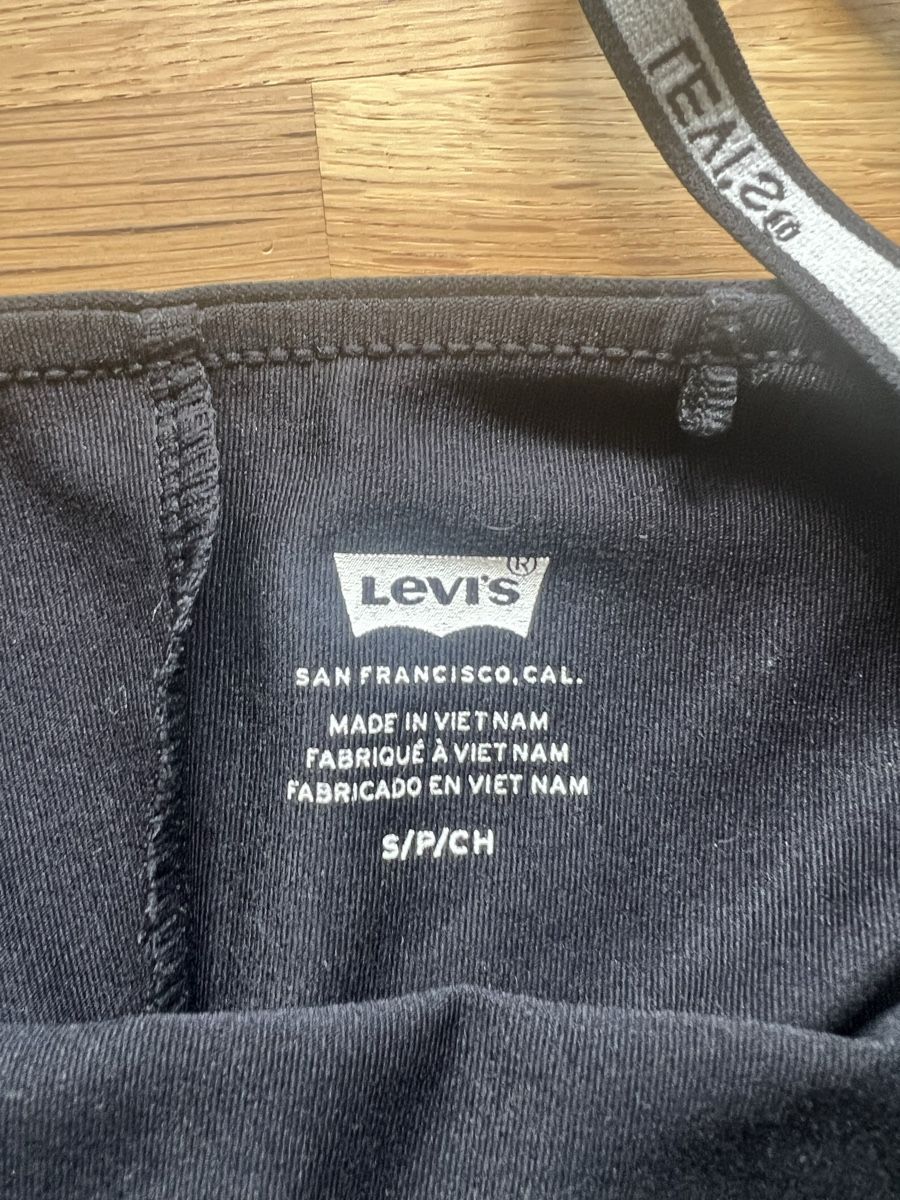 Levi's Top: levi's top/ body – Nuovo (secondo la descrizione) da Bern venduto da lea_wf9x 3