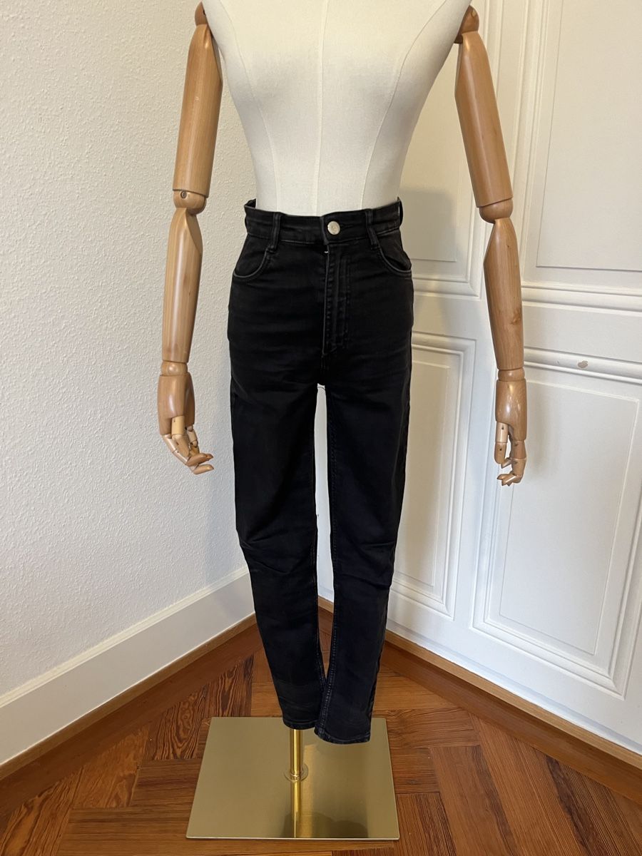 Zara Jeans: Zara Black Denim Jeans - Stylish! – Usato da Mies venduto da Nib2011