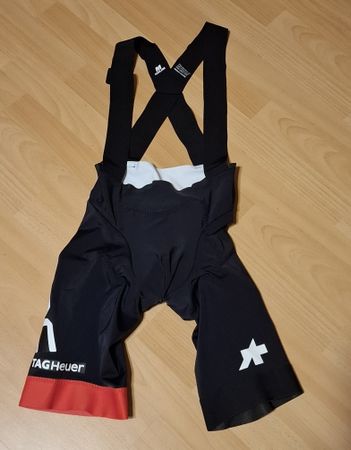 Assos Radhose mit Trägern Tag Heuer schwarz Grösse M