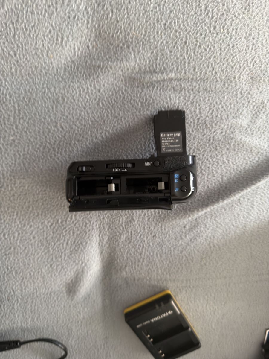 Canon Akkus & Batterien: Batterygrip zu Canon EOS 750D – Gebraucht aus Dottikon von kevin0609 1