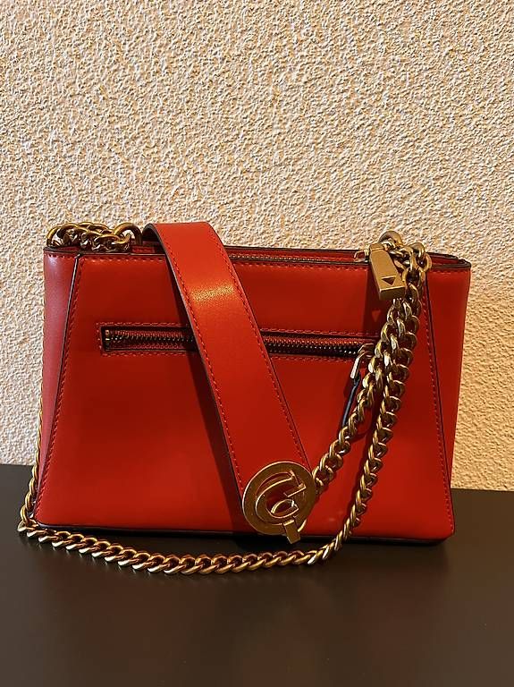 Borse da donna: Guess Handtasche- Schultertasche – Usato da Einsiedeln venduto da anouk2fel 1