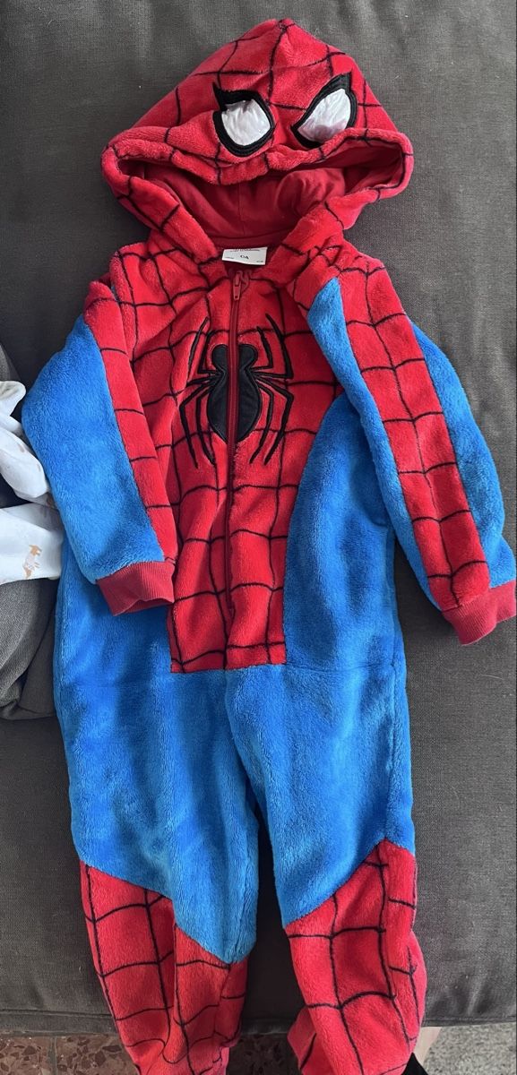 C&A Completi: Spiderman Kuschel Overall grösse 110 – Usato da Würenlingen venduto da fab_2fqh