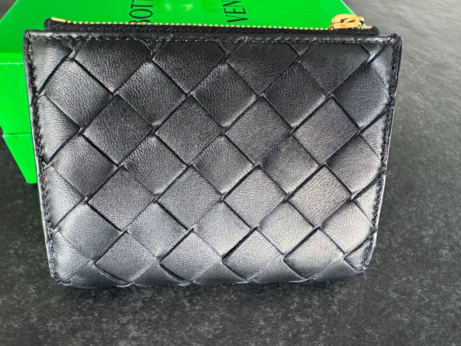 Bottega Veneta Portefeuilles: Bottega Veneta Small Bi-Fold Wallet – D'occasion à Kilchberg ZH par 753sunshine