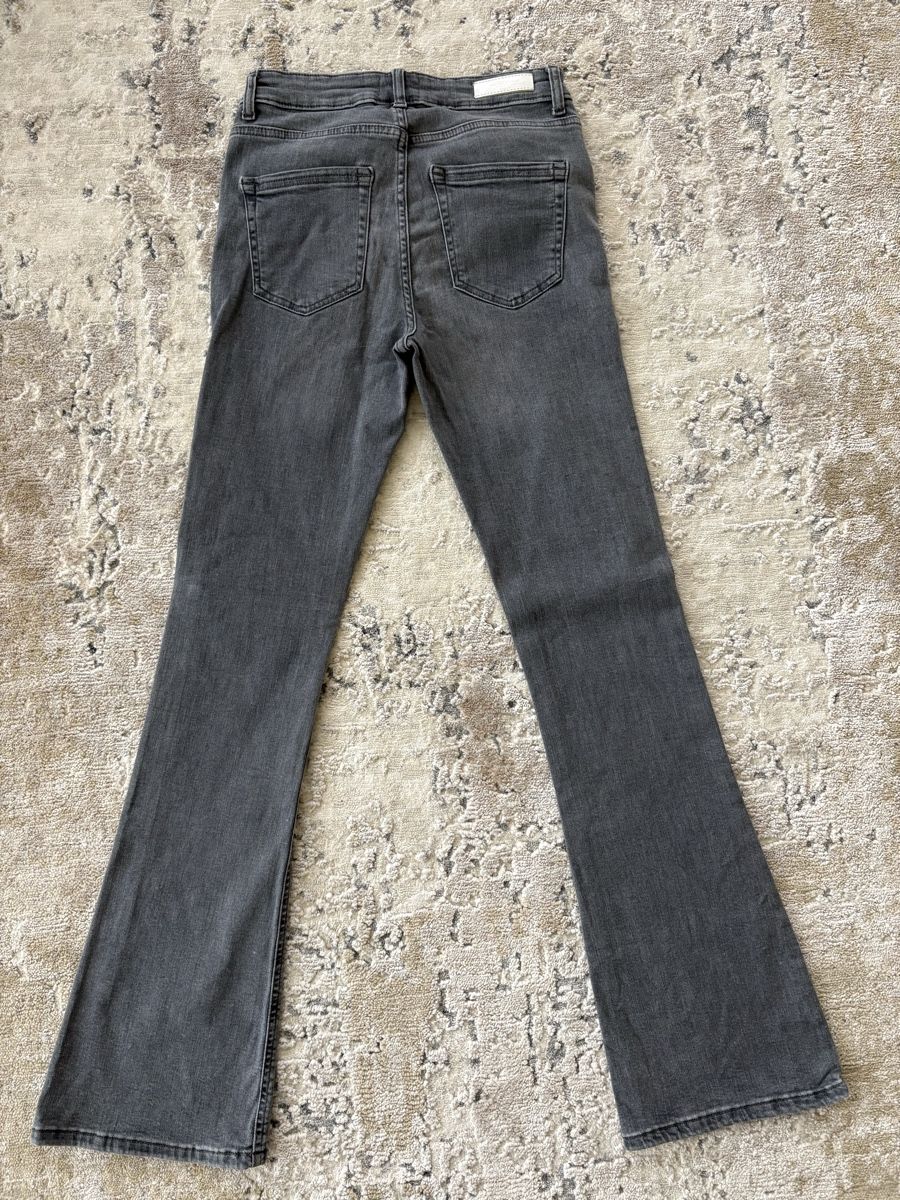 Only Jeans: Bootcut Damenjeans in Grau – Neuf (Voir description) à Balzers par lea_sy5p 1