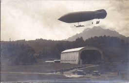 LUCERNE, le ballon ASTRA au dessus de son Hangard