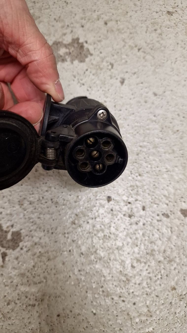 Laufwerke & Adapter: Anhängerstecker, Kurzadapter 12V – Gebraucht aus Nebikon von Japostyle 2