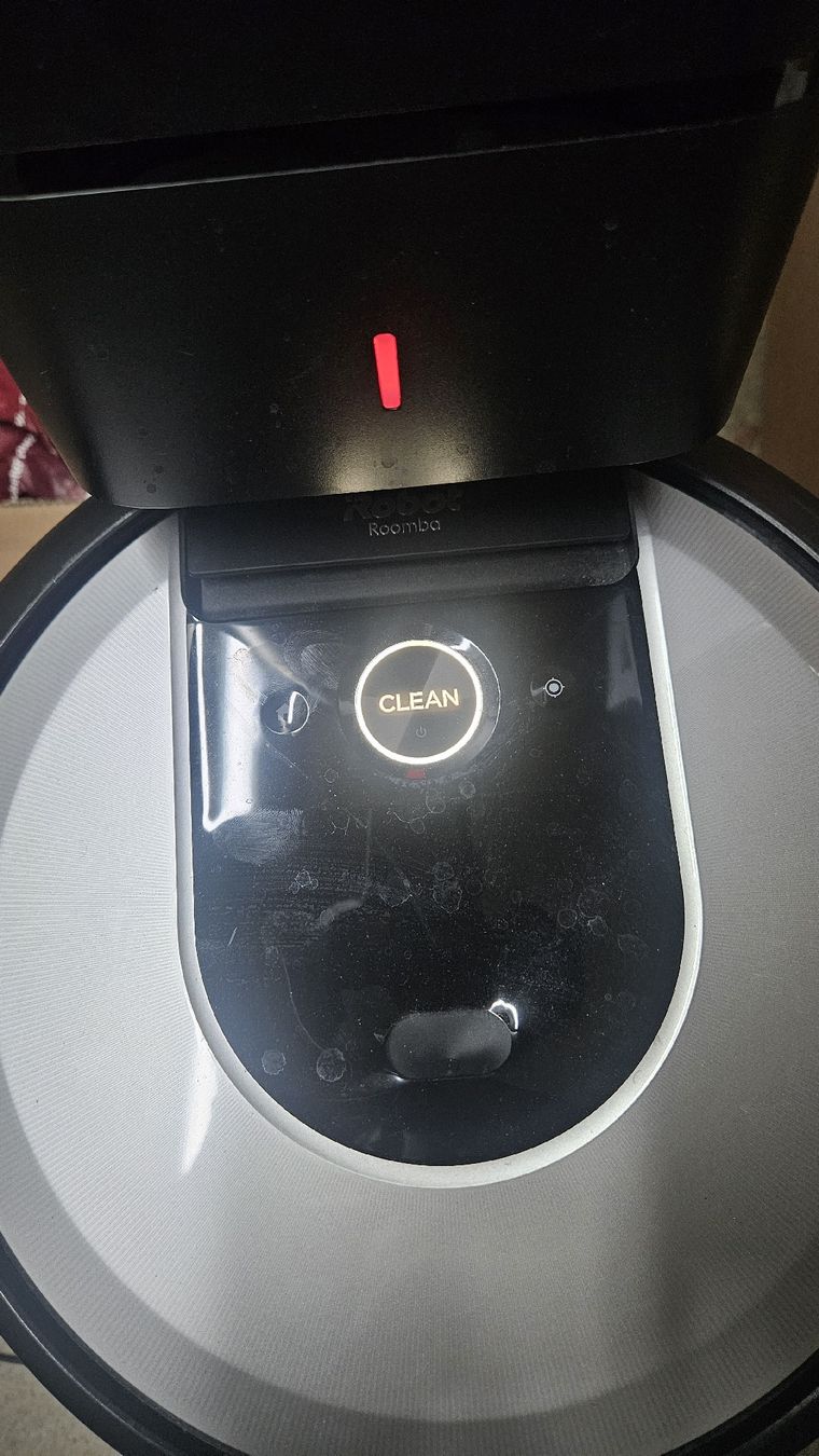 Irobot Aspirapolveri & Accessori: Robot Vacuum Roomba i7 with base station – Difettoso da Sachseln venduto da laz_65cg 5
