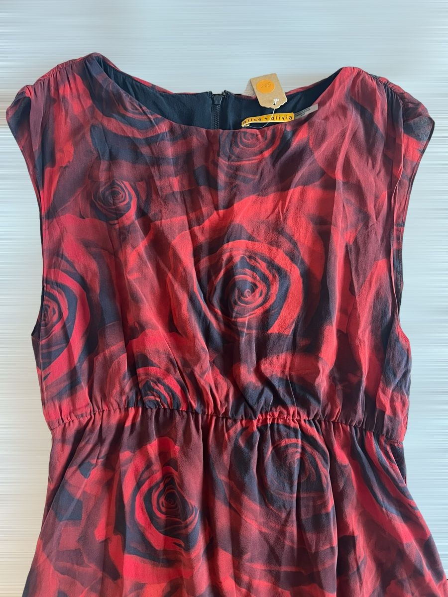 Kleider: Robe Alice + Olivia à imprimé roses rouges Taille M – Gebraucht aus Lausanne von Stephaniesdressing 2