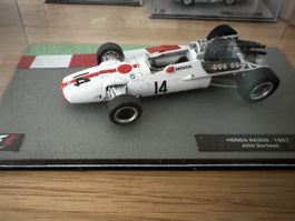 Formel 1 1:43 Fahrzeug inkl. Plexiglas Vitrine ab 19.-