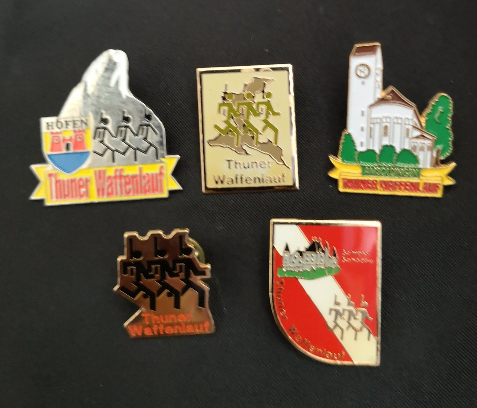 Schweizer Armee Placchette & Badge: Thuner Waffenlauf. 5 Pins – Nuovo (secondo la descrizione) da Thun venduto da Dl3604