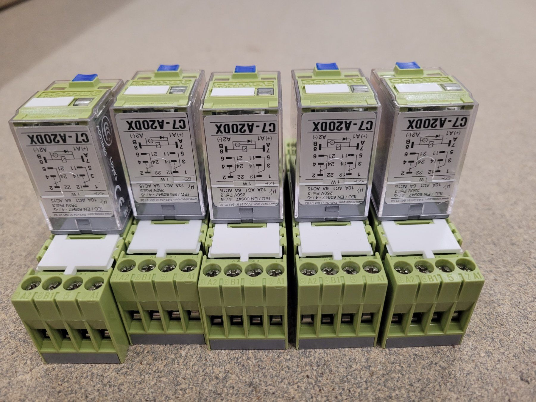 Componenti elettronici: 5 Stück Comat Relais C7-A20DX – Usato da Vitznau venduto da Night-Fire 4