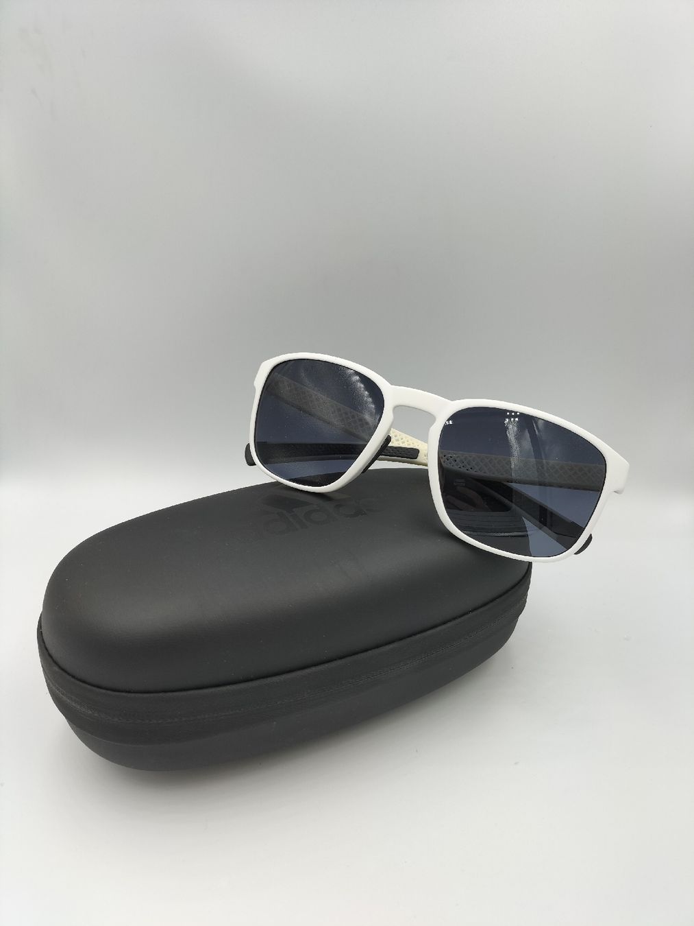 Adidas Lunettes & Verres: Sonnenbrille Adidas – Neuf avec emballage d'origine à Emmenbrücke par mishsel