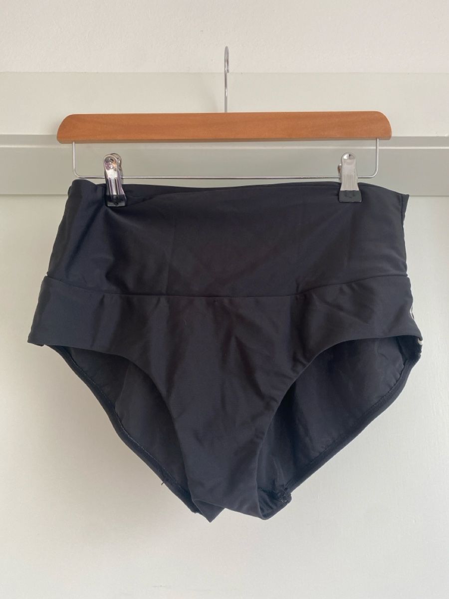 Decathlon Badekleider & Bikinis: Bas de bikini taille haute noir, marque décathlon  – Gebraucht aus Boudevilliers von TansMasini
