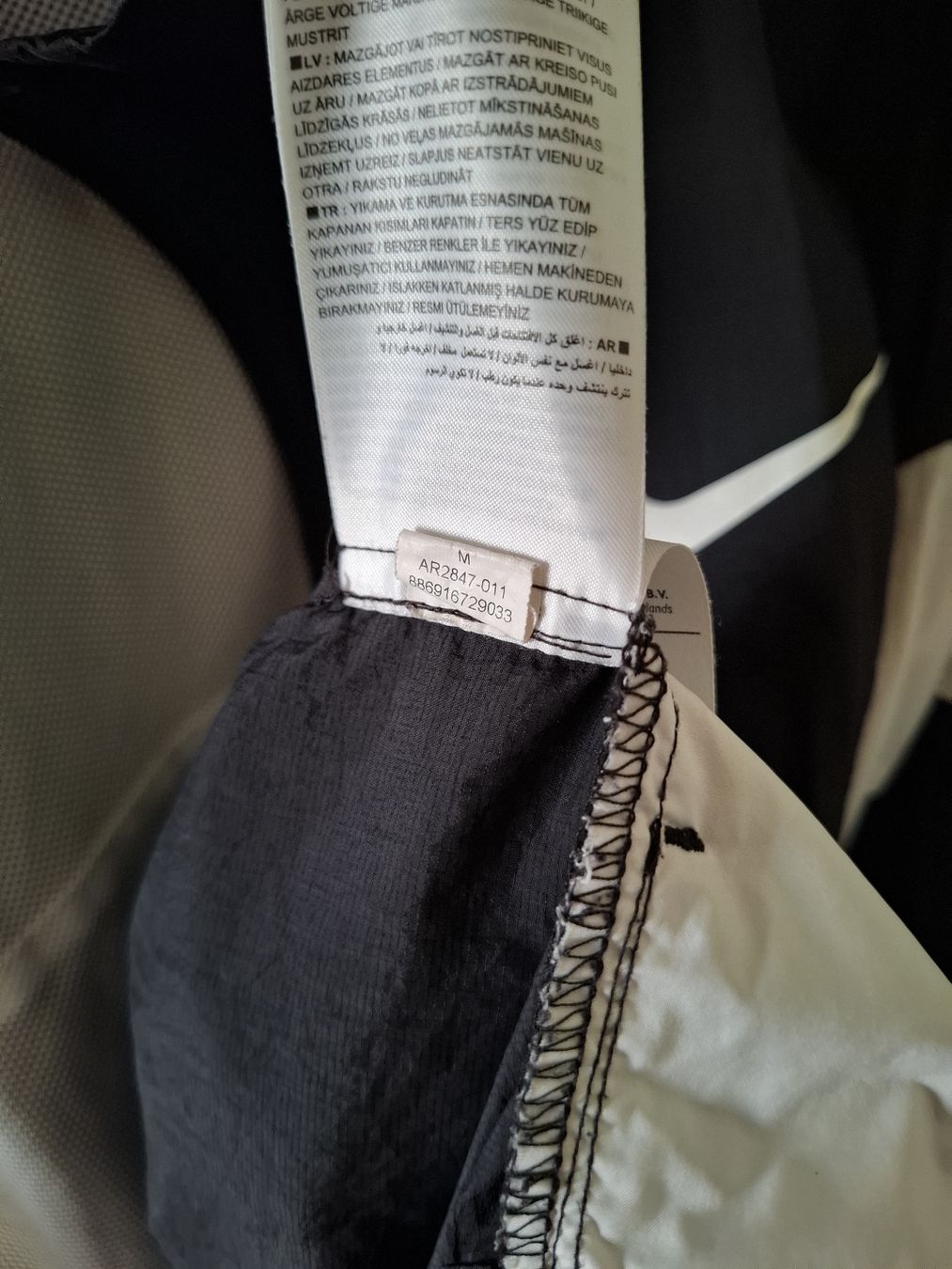Nike Vestes: Nike Veste coupe-vent noire et blanche Taille M – D'occasion à Le Locle par sAm_2112 7