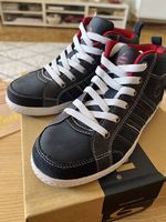 Paire de baskets cuir bleu marine taille 35