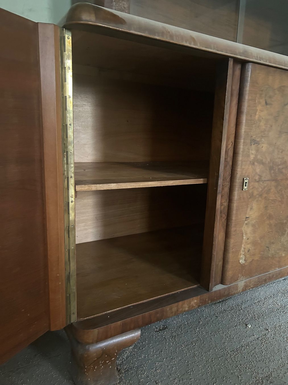 Büffets: Wunderschönes Vintage Sideboard mit Vitrine – Gebraucht aus Bürchen von cle_kwg7 1