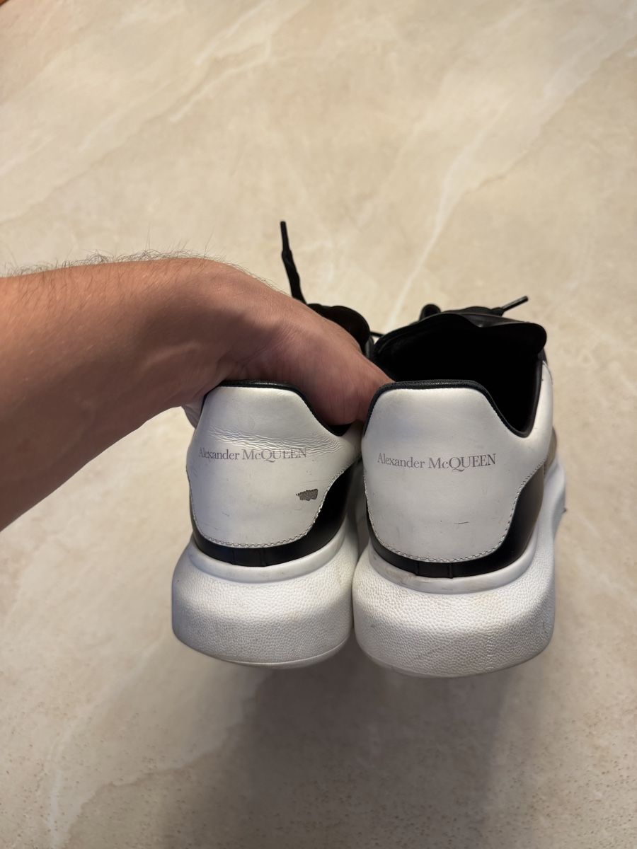Alexander Mcqueen Scarpe da uomo: Alexander McQueen Sneaker Oversized Schwarz Weiss Gr 41.5 – Usato da Uster venduto da are_rts9 4