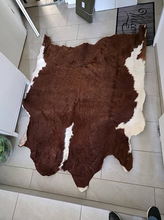 Tapis: Teppich aus echtem Kuhfell  – D'occasion à Adliswil par menielm