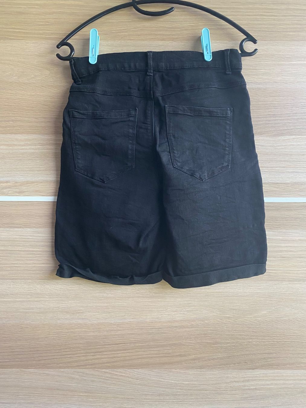 Only Pantalons: Schwarze Uni Hose kurz Only – D'occasion à Hedingen par hol_h8wm 1