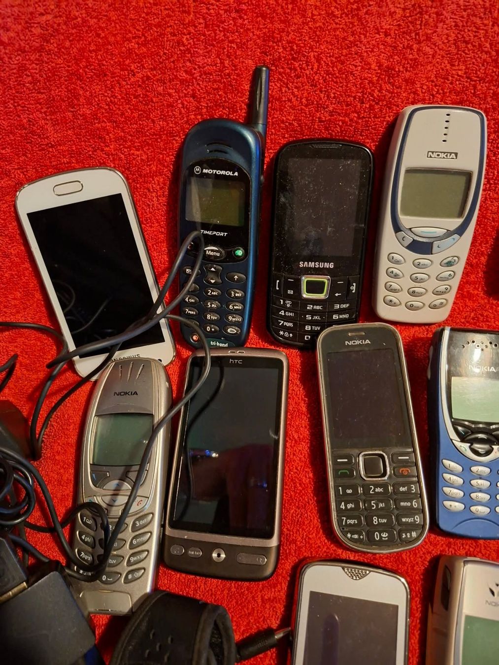 Telefoni cellulari / Smartphones: ein Haufen alter Handy – Difettoso da Wittenbach venduto da Nostalgie1965 6
