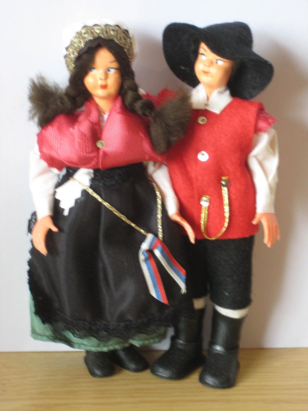 Bambole: Trachtenpuppen-Paar, Höhe ca. 17cm – Usato da Greifensee venduto da Janali01