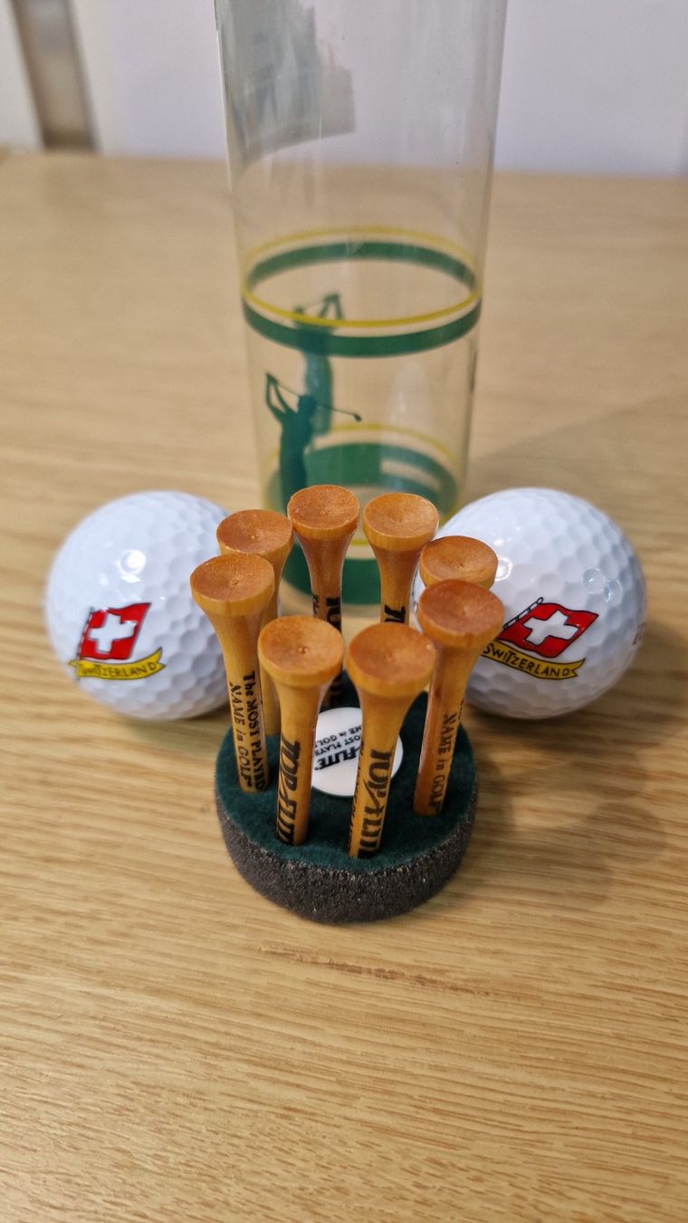 Palloni: Golfbälle Switzerland mit Tees – Nuovo e nell'imballaggio originale da Weisslingen venduto da and-lo73