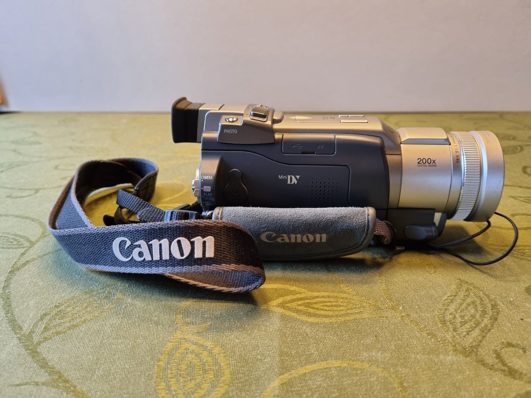 Canon Camcorder: Caméscope Canon MVX3i 2.0 MP avec accessoires – Gebraucht aus Fontenais von Aube-sauvage.2 2