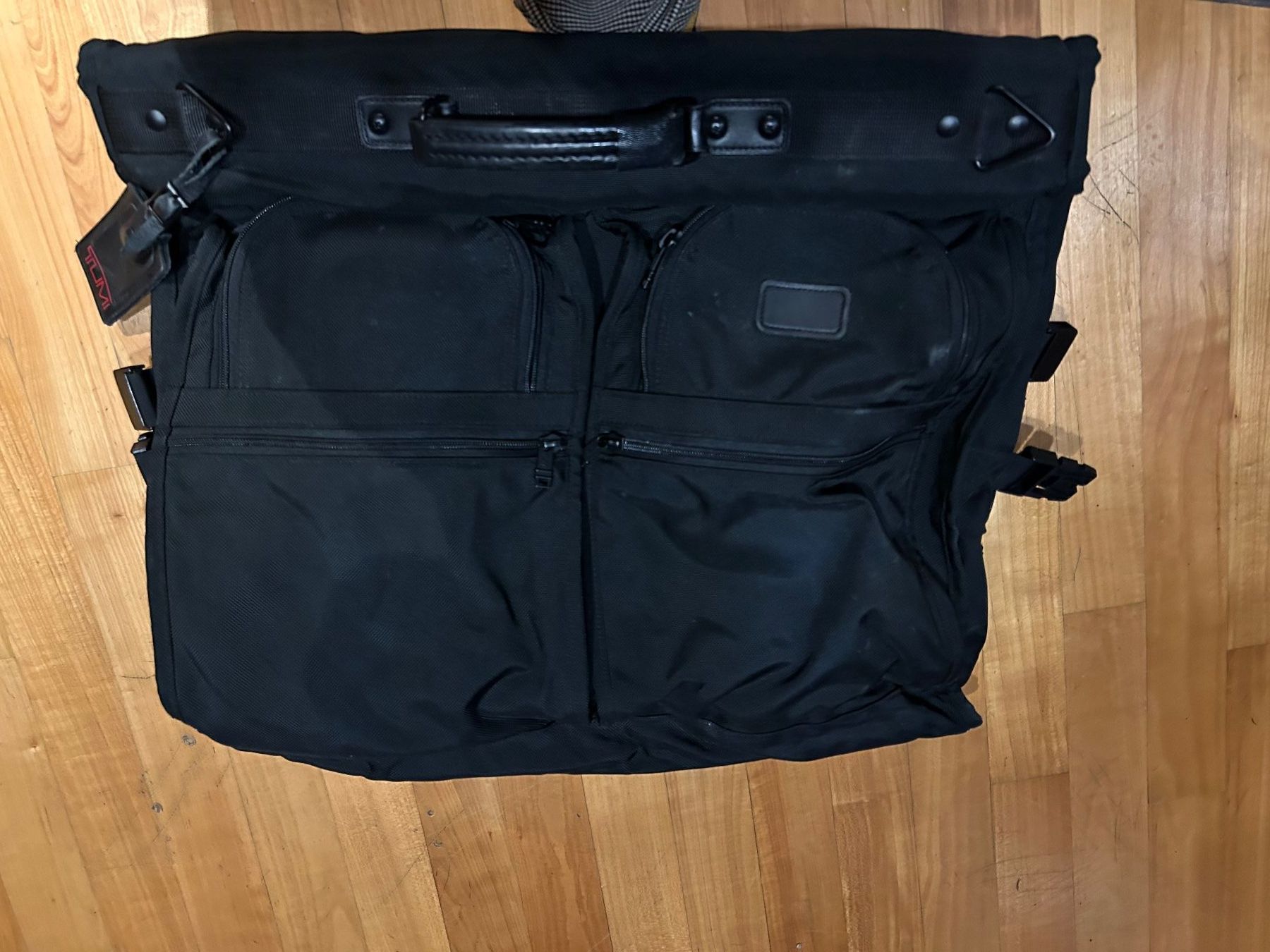 Tumi Valigie: Reisekleidersack/koffer – Usato da Zumikon venduto da Uranus88