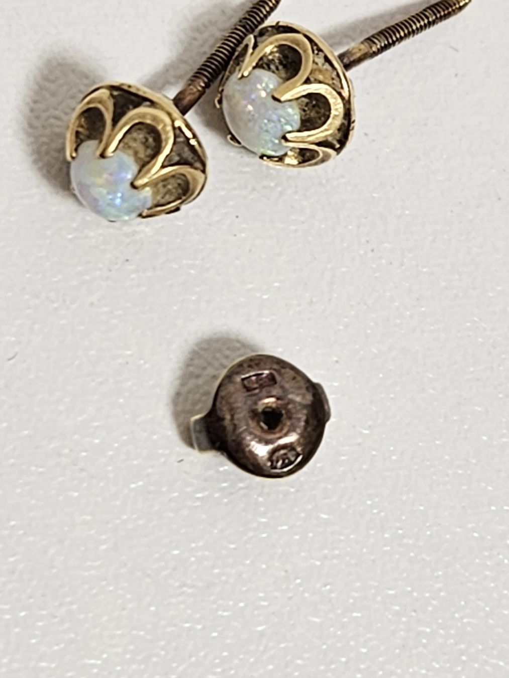 Orecchini pendenti & Orecchini a lobo: Ohrstecker Gold mit Opalen rundes Design  – Usato da Schlieren venduto da Bestleo 3