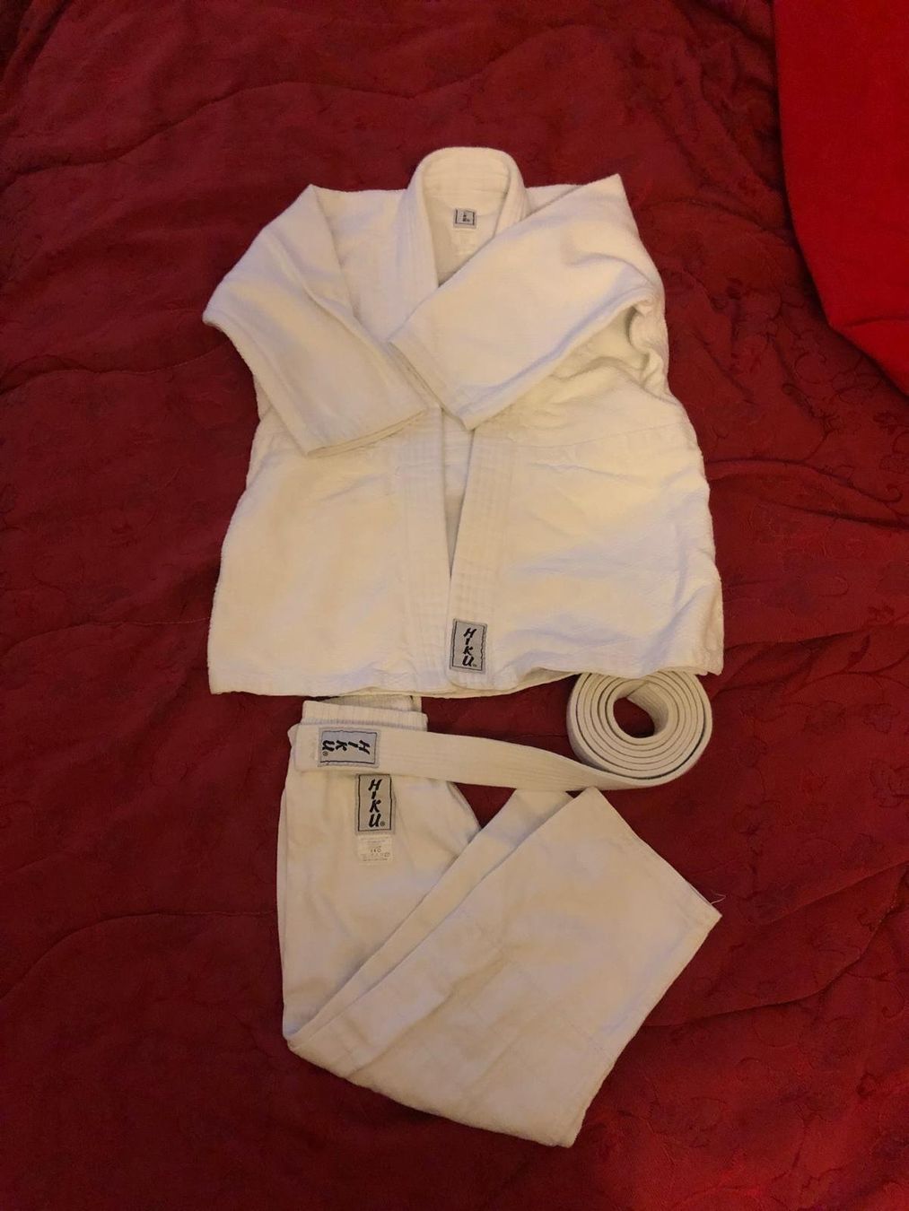 Completi: Karate Anzug Gr. 120 – Usato da Zürich venduto da LaFont