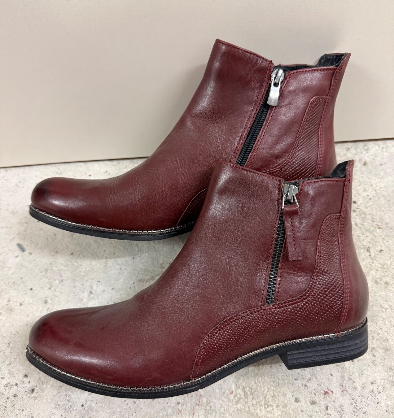 Damenschuhe: Bordeauxrote Lederstiefeletten – Gebraucht aus Interlaken von feli_z
