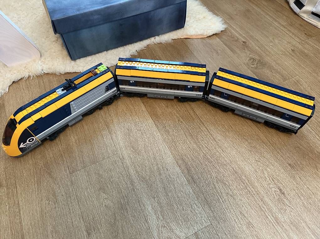 Kit di costruzioni: Vendo lego treno passeggeri  – Usato da Lostallo venduto da Berenike 1
