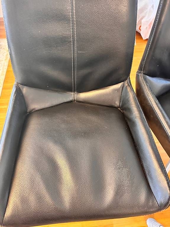Chaises: Vier gebrauchte  Esstischstühle aus echtem Leder – D'occasion à Belp par TaKing 2