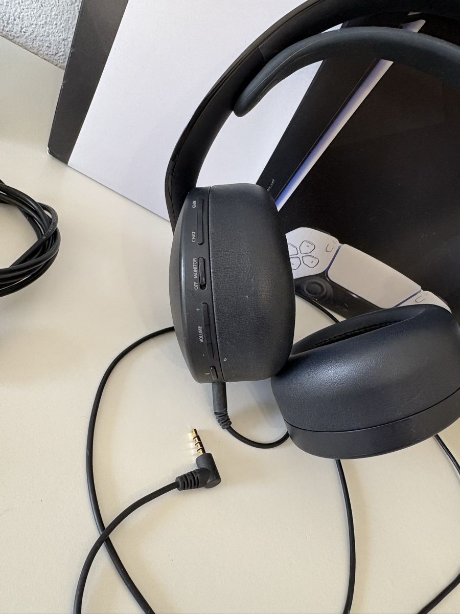 Sony Console: Sony PS5 Digital Edition + DualSense + PULSE 3D Headset – Nuovo (secondo la descrizione) da Thun venduto da kamenjasevicstjepan 5