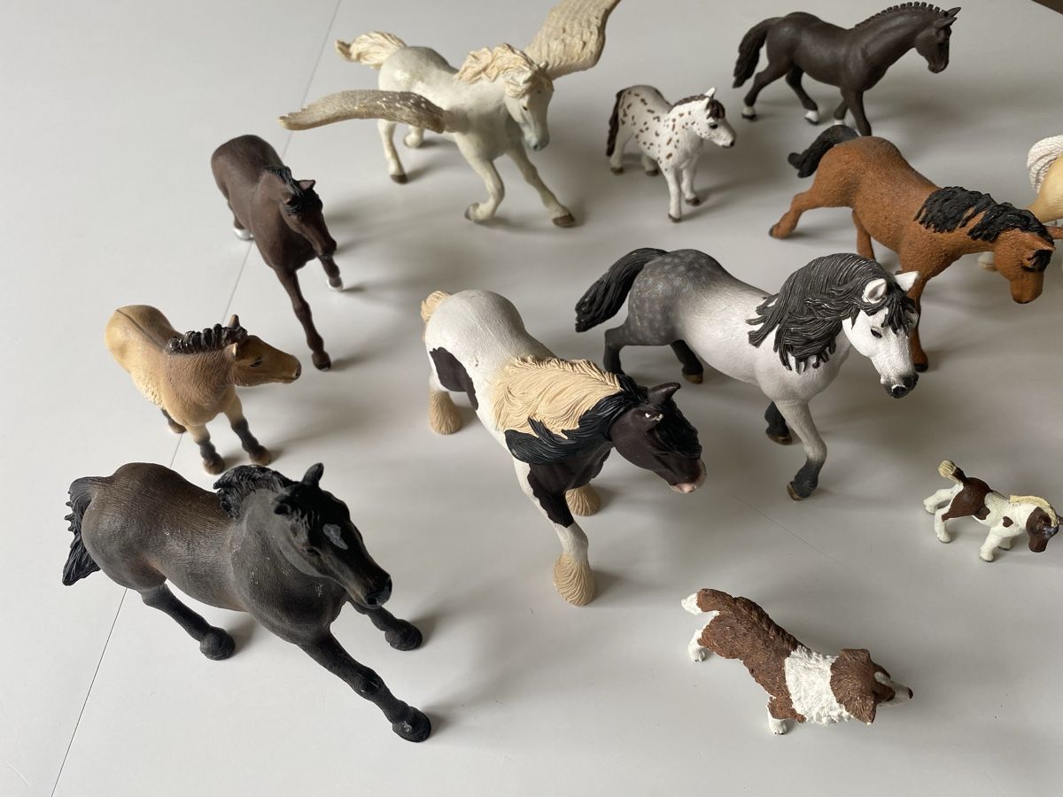 Schleich Giocattoli: 12 Schleich Pferde, Hund, Pegasus – Usato da Bern venduto da Svina 2