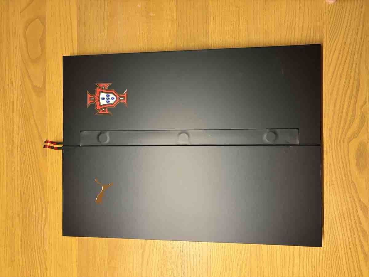 Puma Canottiere & Pantaloni: Puma Eusébio Pantera Negra Trikot Special Edition Box – Nuovo (secondo la descrizione) da Kloten venduto da SilCarbo 2