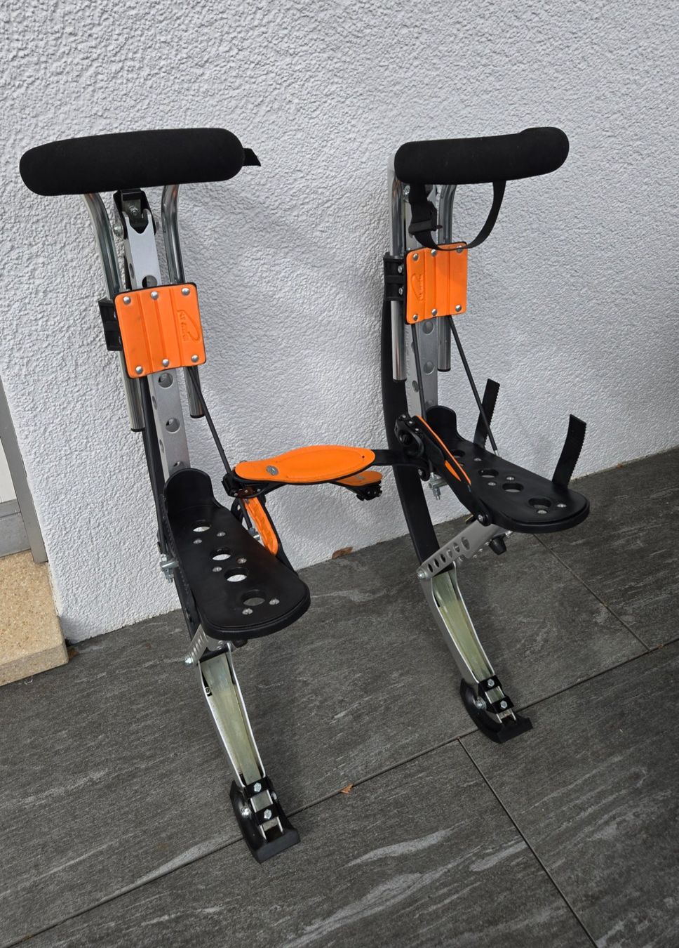 Hometrainer: Poweriser Sprungstelzen schwarz – Usato da Bettenhausen venduto da Pollypocket