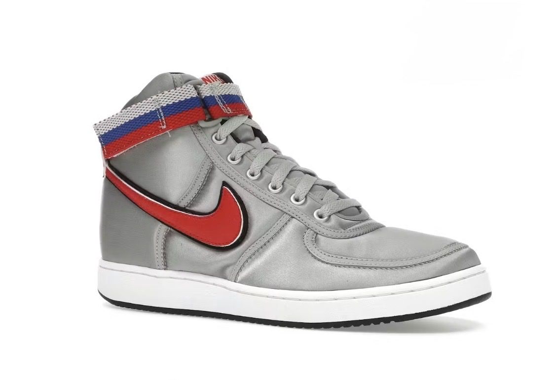 Nike Chaussures hommes: Nike Vandal High 2004 silver – D'occasion à Spiez par White_73