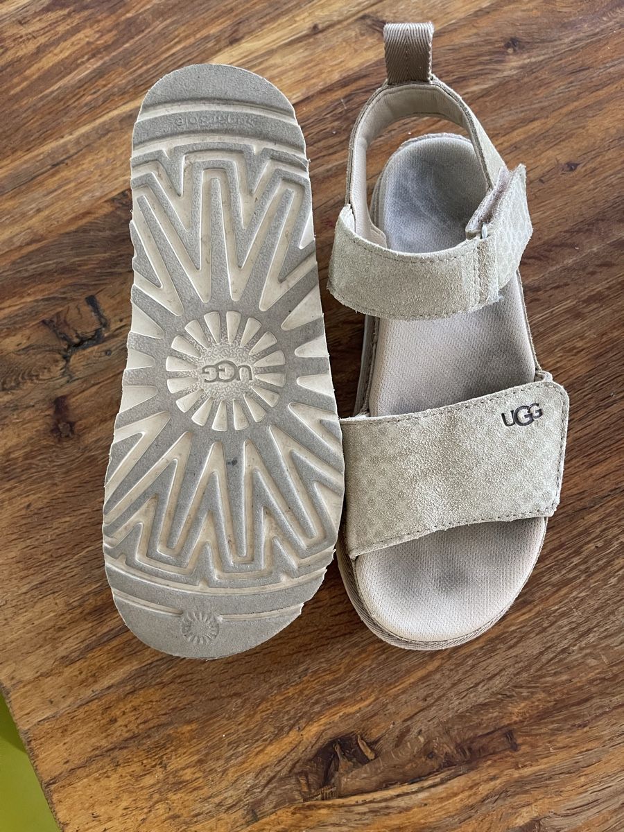 Ugg Chaussures femmes: schöne UGG Sandalen Gr. 37 – D'occasion à Buchrain par Sunny026 2