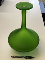 Vase en verre dépoli vert – design contemporain