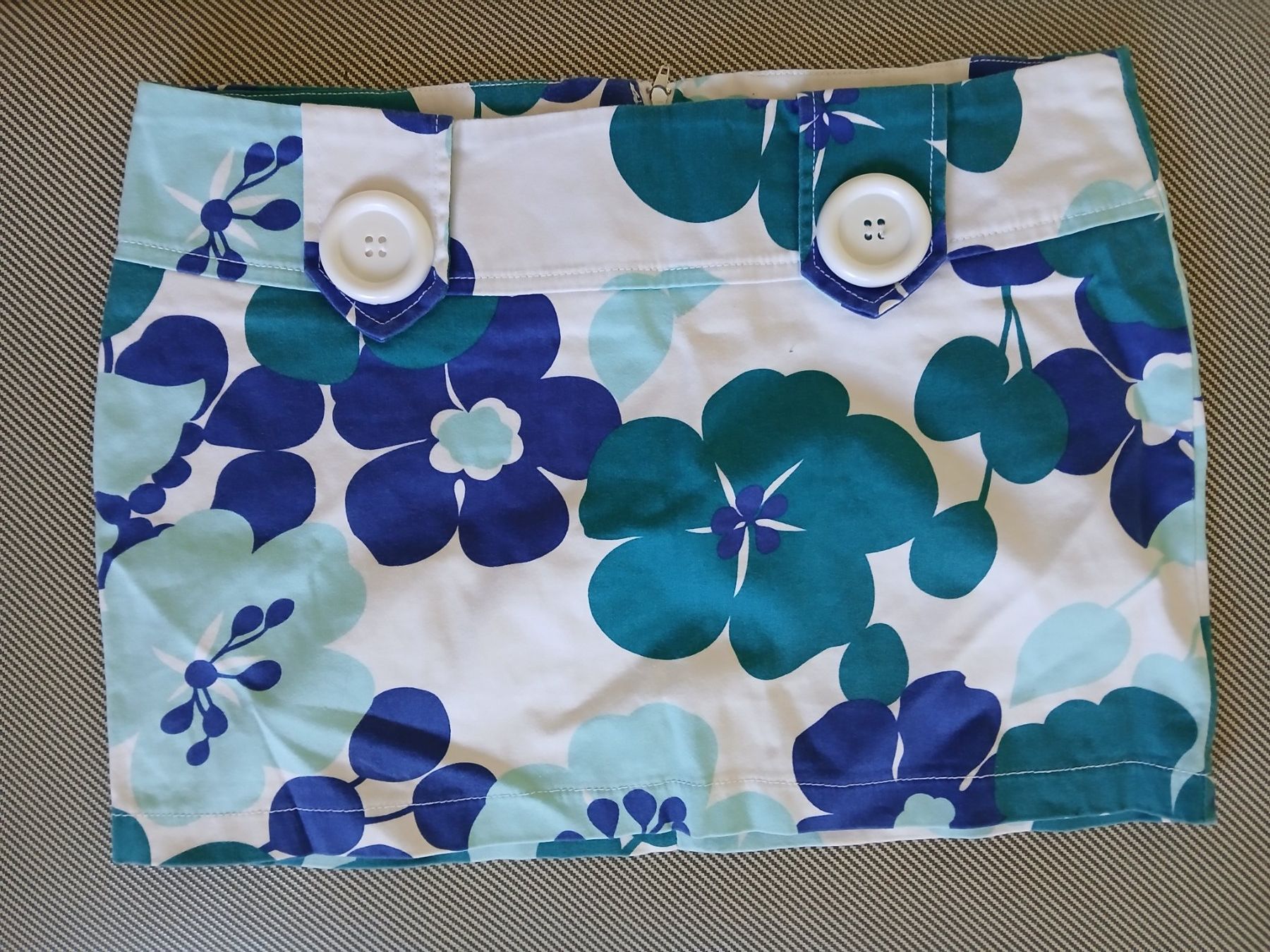 Gonne: minijupe motif fleurs taille 36-38 – Usato da Fregiécourt venduto da Triton_bleu