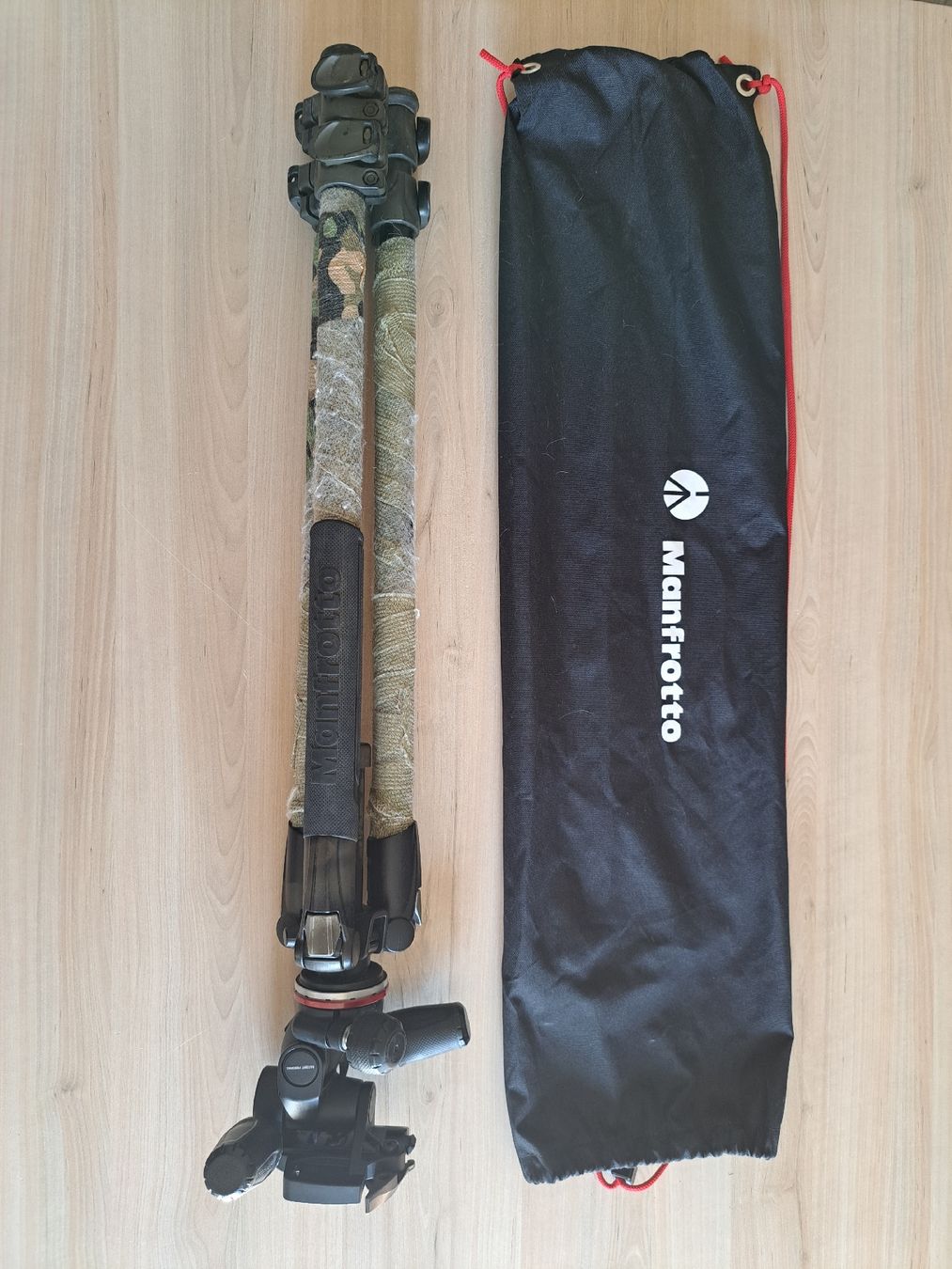 Manfrotto Treppiedi & Teste: Trépied Manfrotto MH804-3W avec housse! – Usato da Aigle venduto da Swampdudu