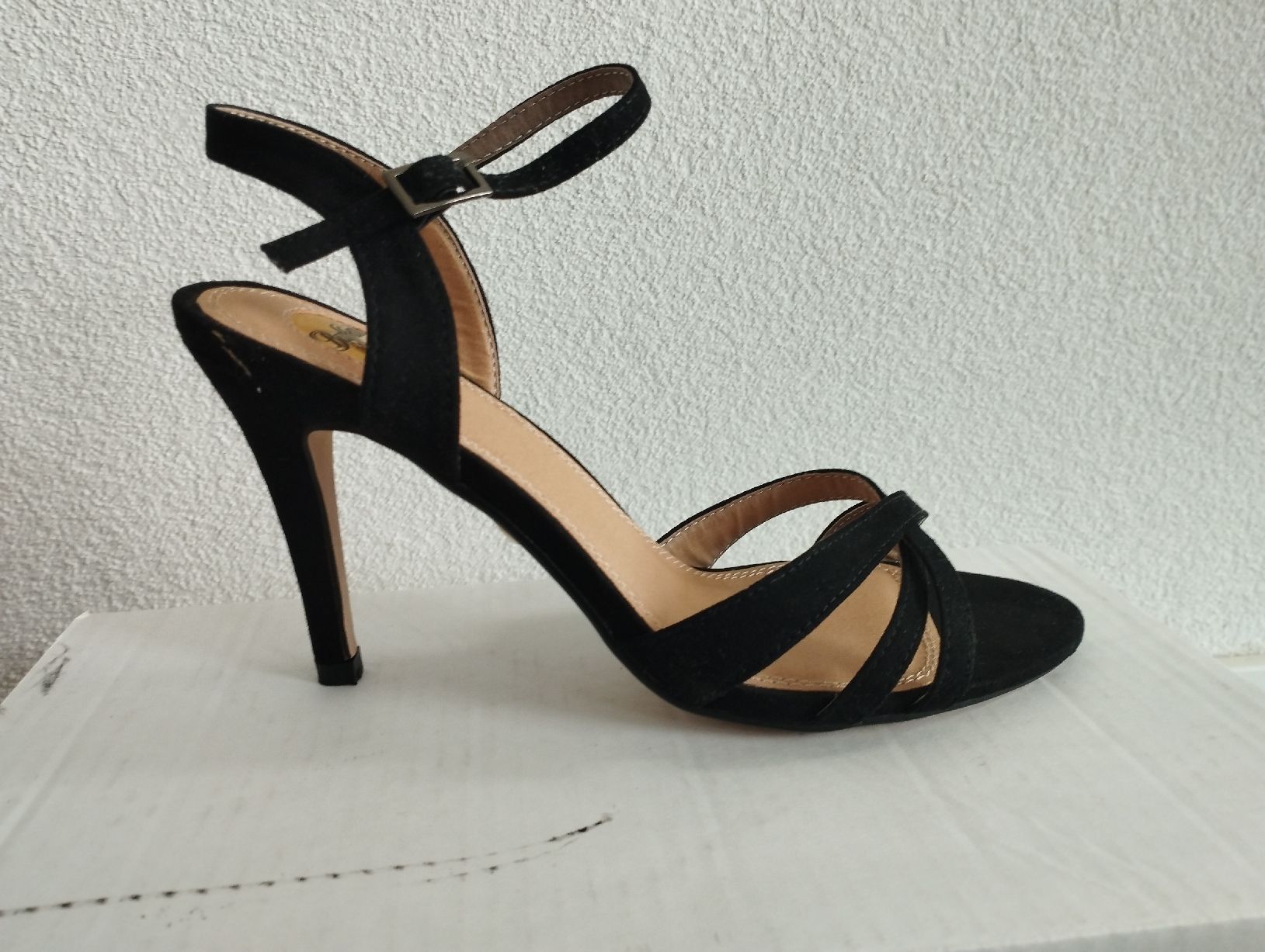 Buffalo Damenschuhe: Sandales à talons Buffalo noire – Neu (gemäss Beschreibung) aus Belmont-sur-Yverdon von Dani-Lynne