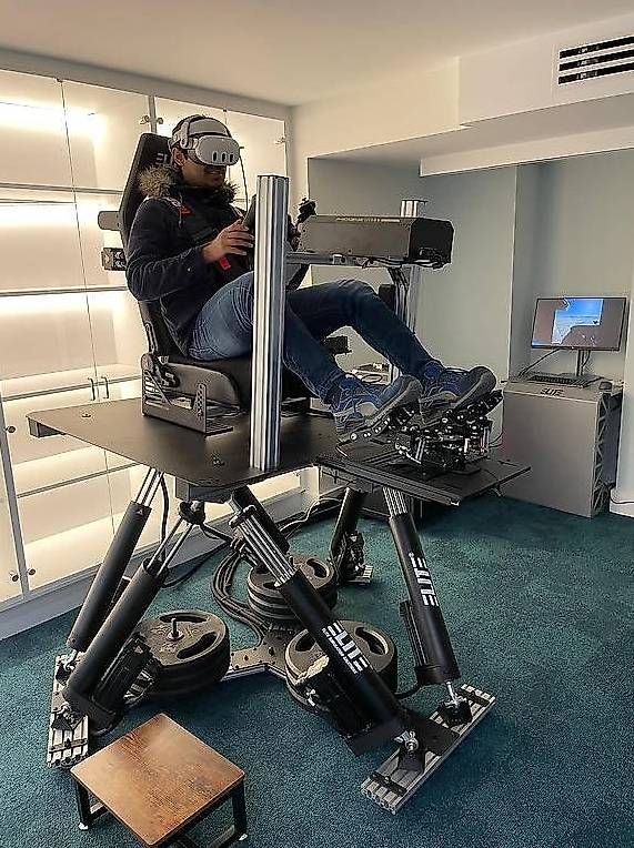 Jeux: Motion Simulator. Fly&Drive possible – D'occasion à Küsnacht ZH par CRev