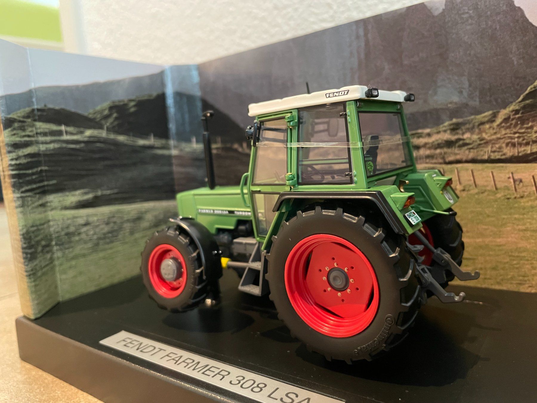 Fendt Traktoren: Fendt Farmer 308 LSA – Neu und originalverpackt aus Kreuzlingen von Stefan1150 2