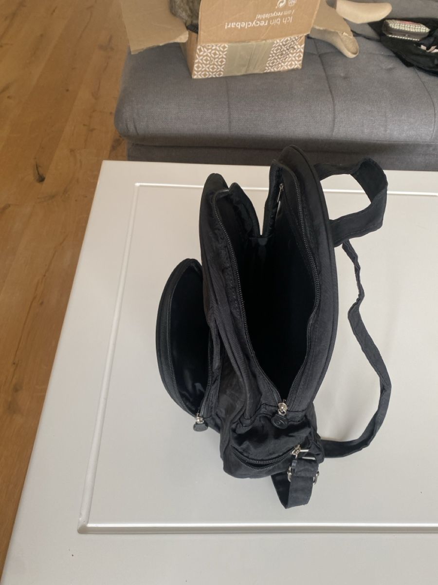 Rucksäcke: Schwarzer Fantasy Rucksack mit vielen Fächern – Gebraucht aus Läufelfingen von Alles_Garantie 5
