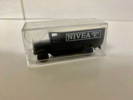 N I V E A  Mercedes-Benz Hauber LKW 273