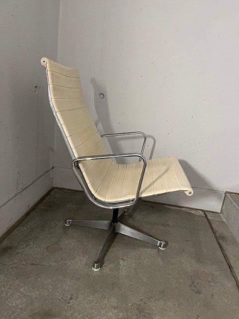 Sessel: Herman Miller Collection Original Eames Alu Chair – Gebraucht aus Luzern von flixmaus 1