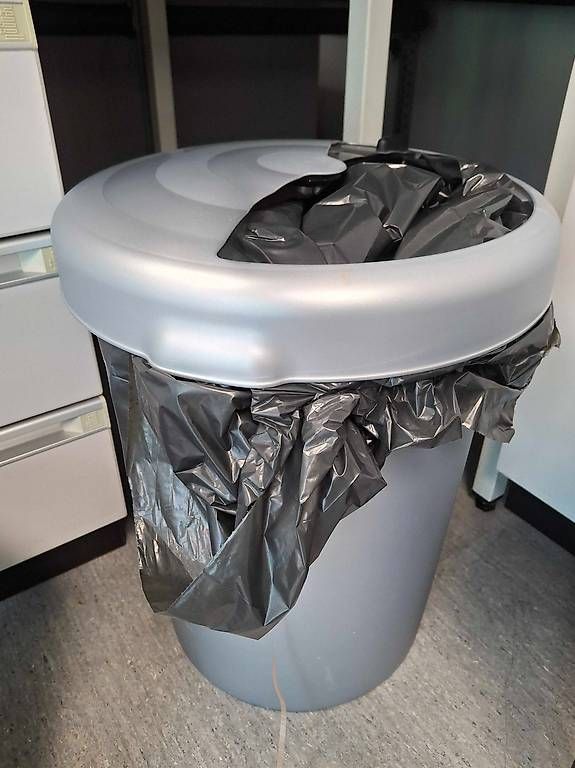 Autres vêtements & accessoires: Pattumiera rotonda capiente – Neuf avec emballage d'origine à Bellinzona par sil_59c6